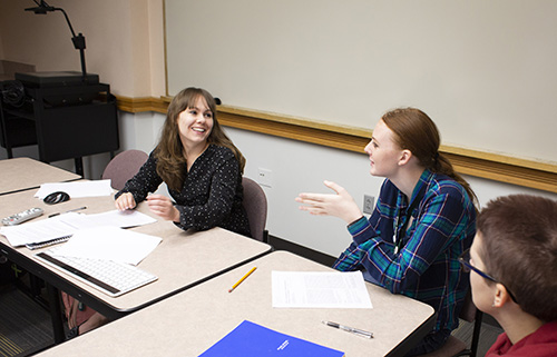 Amanda Vicary talks with student enrolled in First-Year Experience