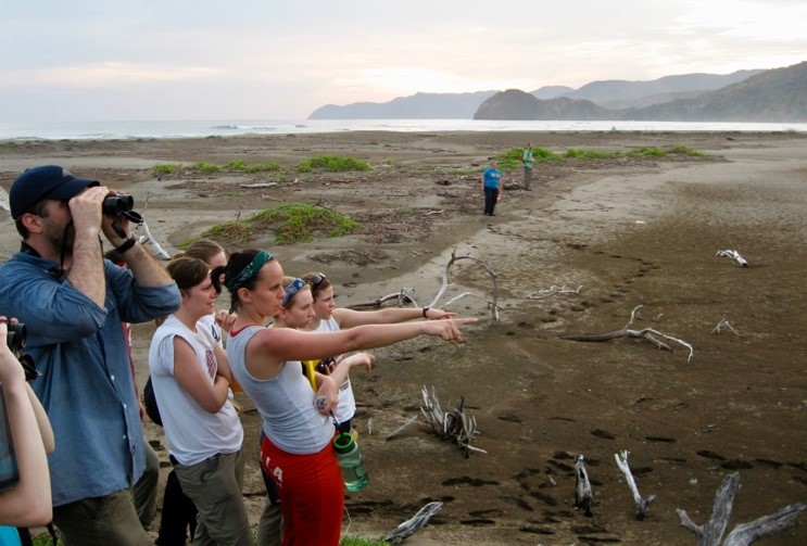 Students of Tropical Ecology course observing the wildlife