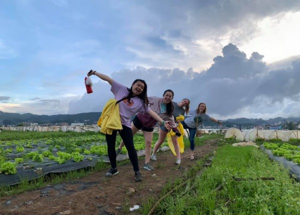 kenzie with other freeman asia interns