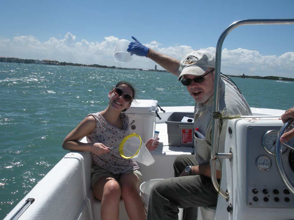 Jamie Blumberg ’19 (left) collects specimens from the Fort Pierce Inlet of the Indian River Lagoon estuary with Dr. Michael Boyle during a research trip to the Smithsonian Research Station at Fort Pierce, Florida, in April 2018. 