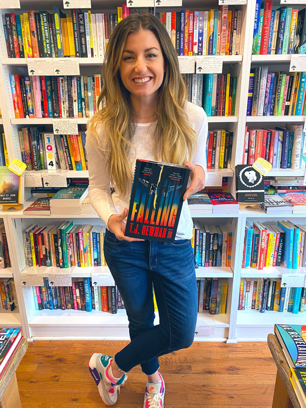 Torri “T.J.” Newman ’06 shows off her debut novel Falling, a New York Times bestseller, at a book signing event at Chicago’s Roscoe Books.