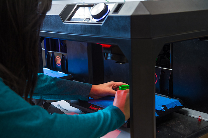 student using 3D printer