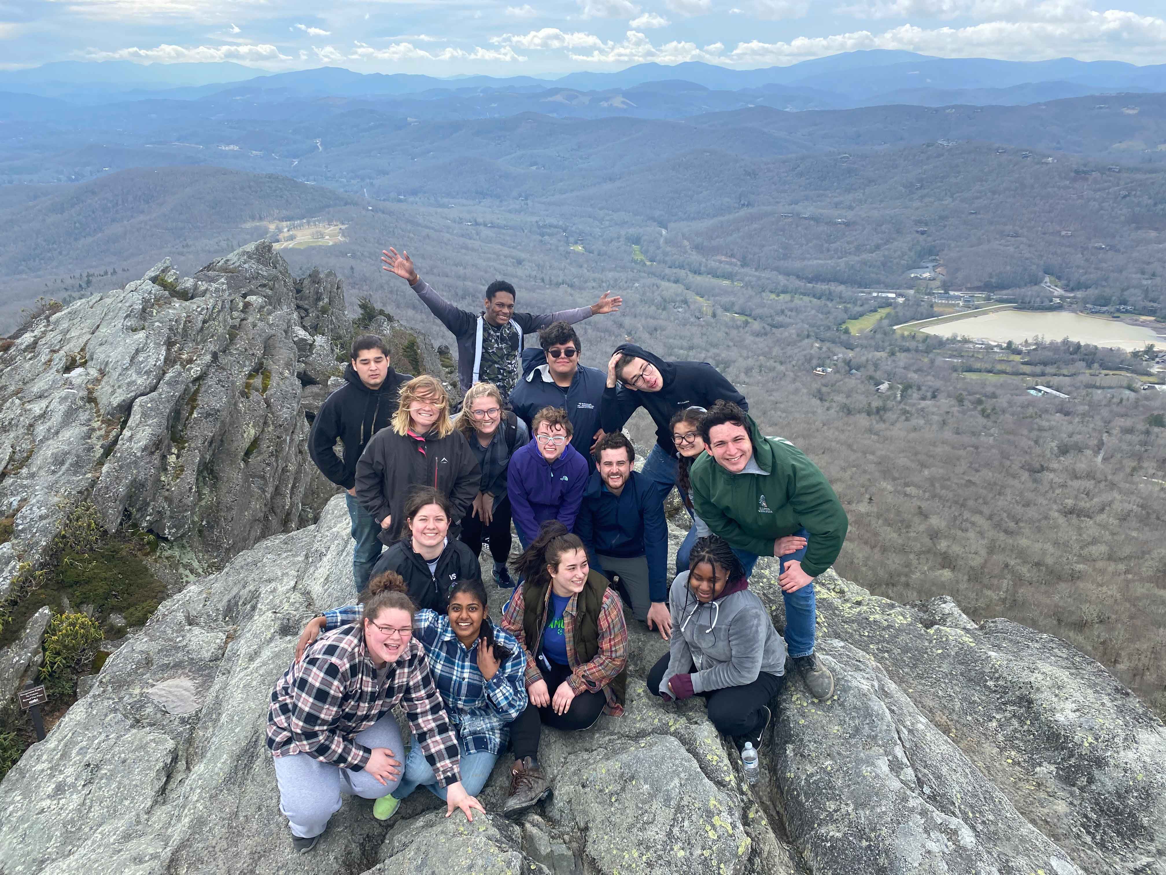 Students Support Families in Need During Alternative Spring Break