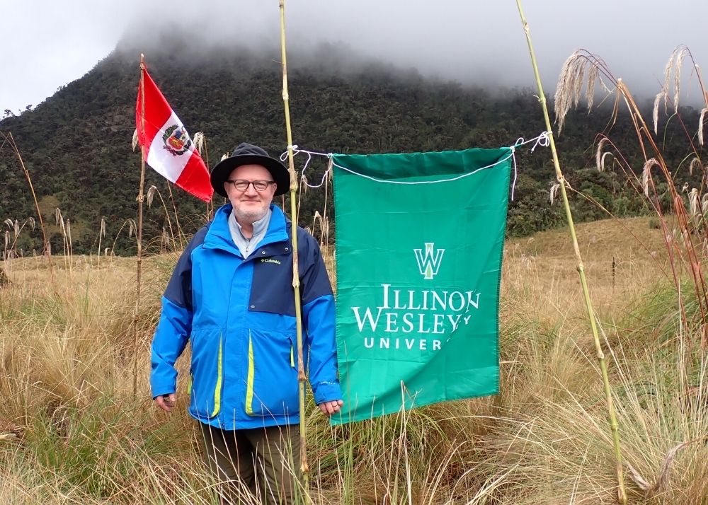 Edgar Lehr poses with IWU flag in Peru