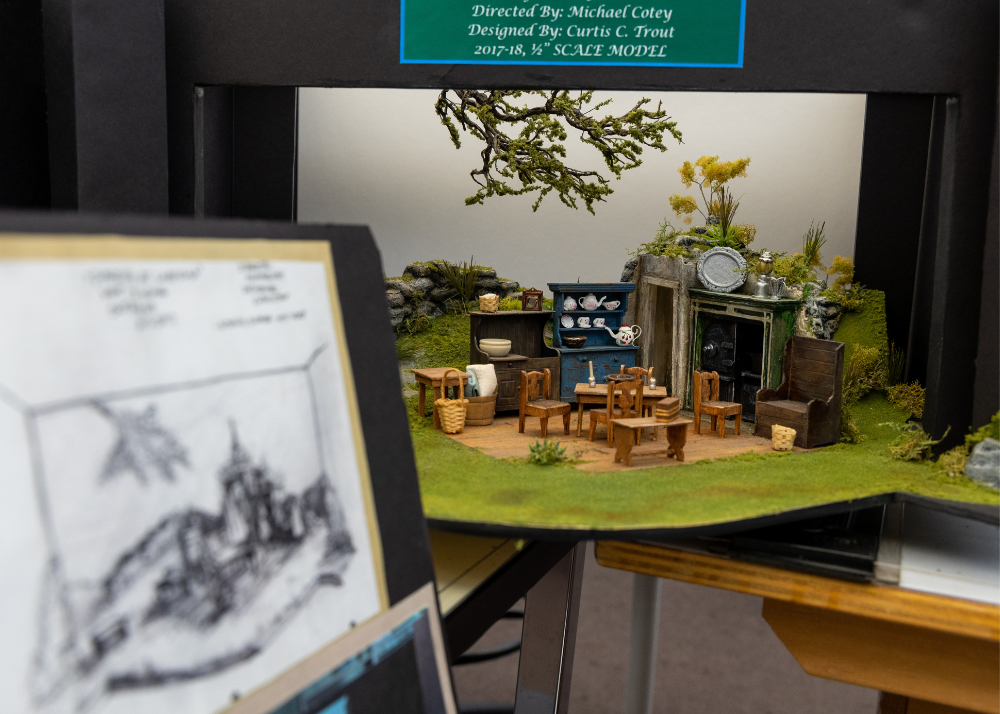 Small scale rendering of a stage set