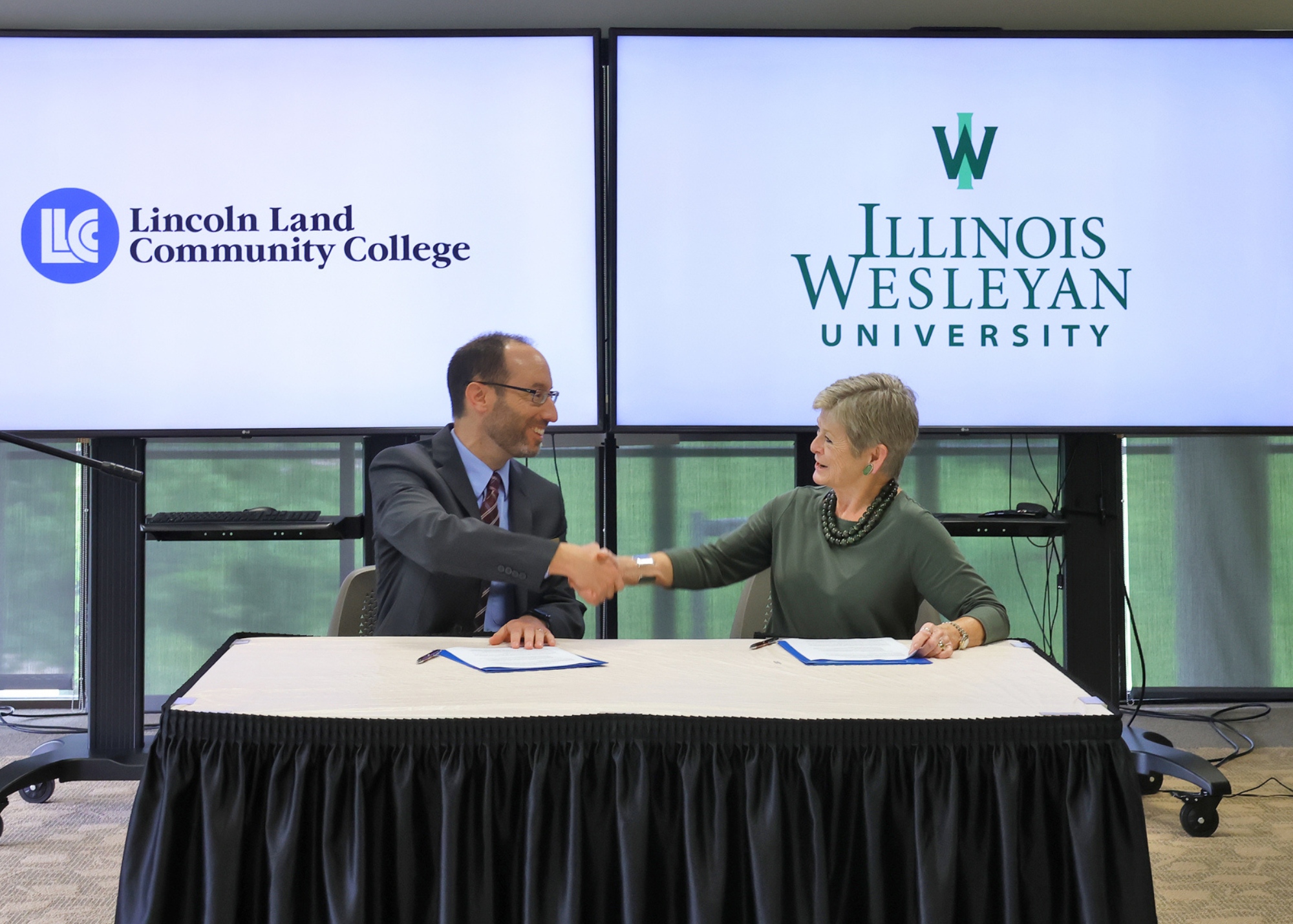 Jason Dockter of Lincoln Land shakes hands with Georgia Nugent of Illinois Wesleyan