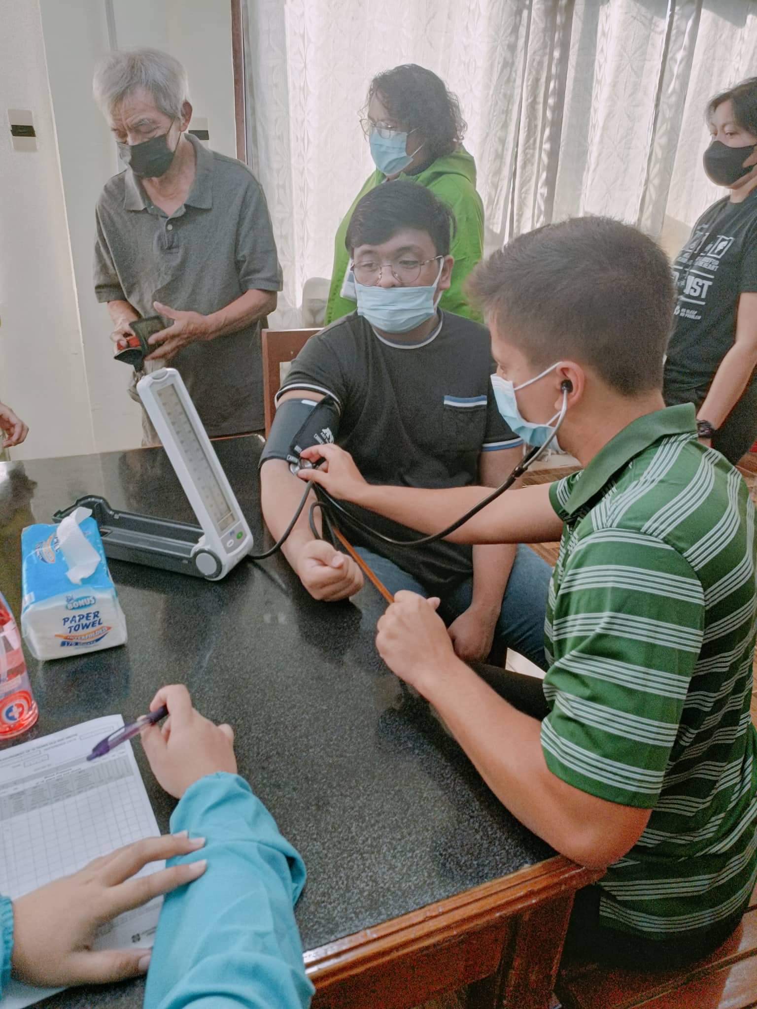 Ankush Kecht '23 uses a stethoscope to check the blood pressure of a patient during a trip to the Philippines with Illinois Wesleyan's Freeman Asia program. Kecht is the 2023 winner of the Technos International Award.