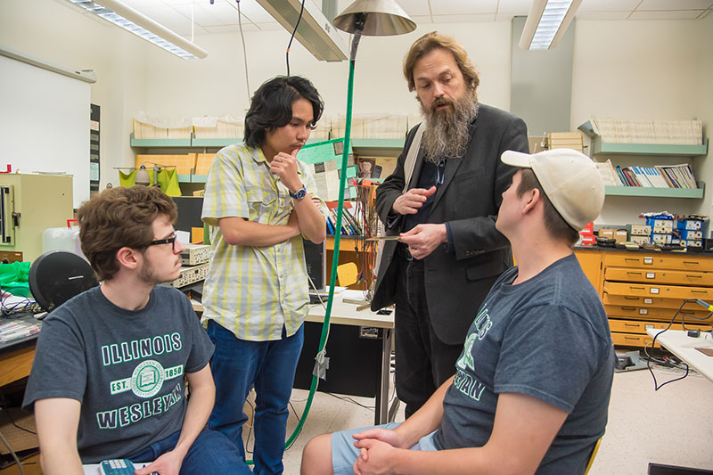 Professor Gabe Spalding and physics students in a discussion.